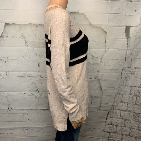 American Eagle Distressed Cutout Sweater - Picture 3 of 7
